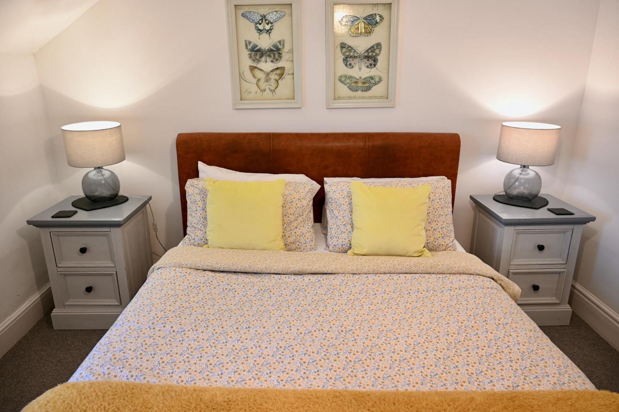 Glan Y Mor, Sleeps 20, 8 Bedrooms, 8 Bathrooms, Seafront, Criccieth Exterior photo