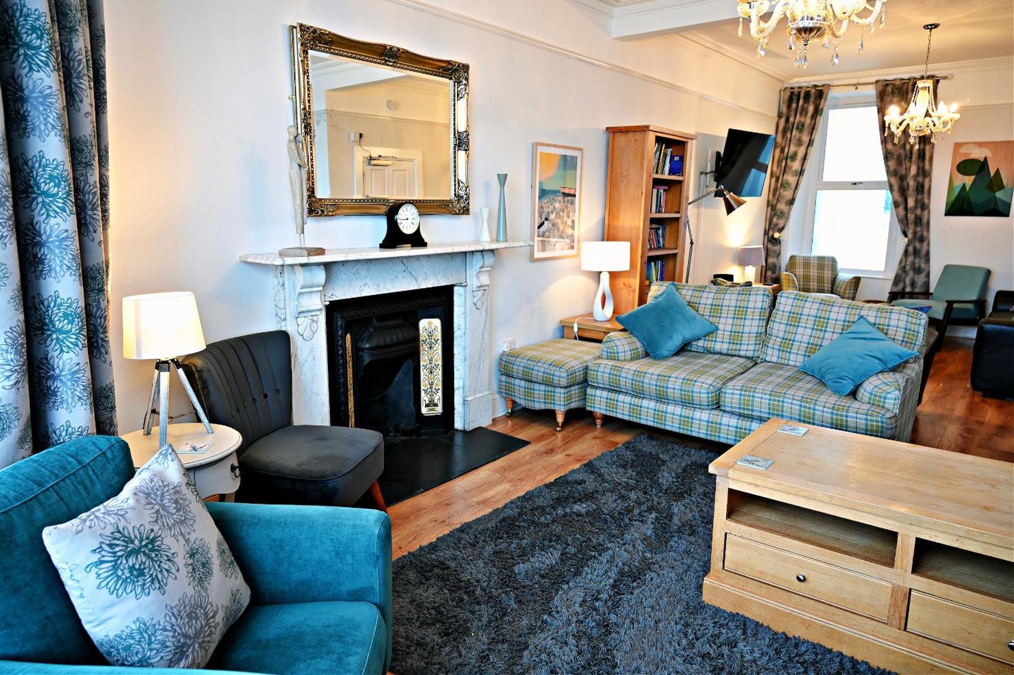 Glan Y Mor, Sleeps 20, 8 Bedrooms, 8 Bathrooms, Seafront, Criccieth Exterior photo